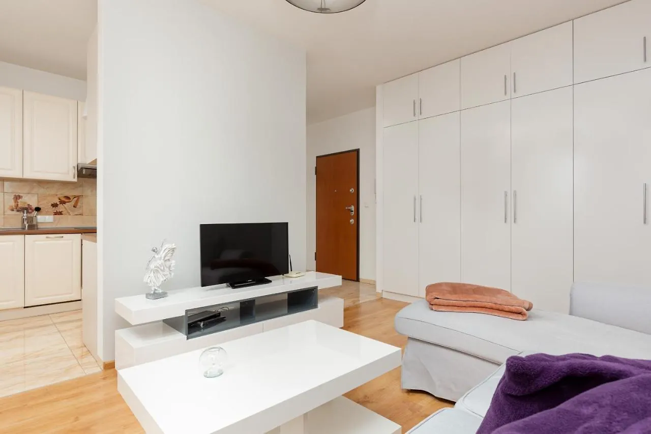 Apartament Na Woli Sowińskiego by Renters Warszawa